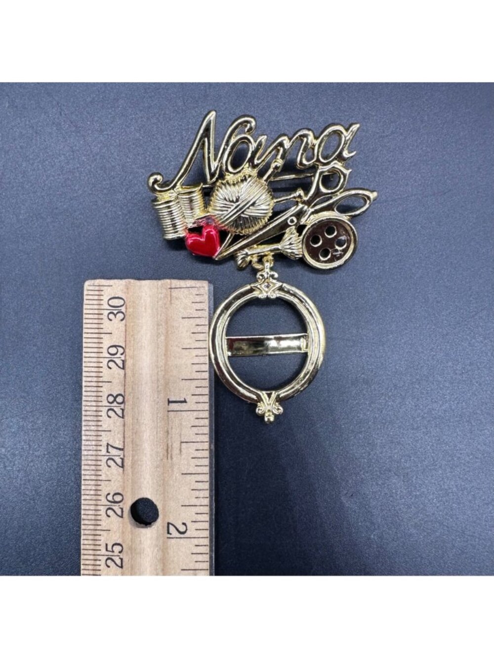 Vintage Nana Photo Holder Brooch Pin Sewing Button Heart Dangling Frame - Picture 7 of 7